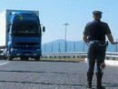 Trasporto di alimenti non refrigerati: intervento della Polizia Stradale alla barriera di Govone Trasporto di alimenti non refrigerati: intervento della Polizia Stradale alla barriera di Govone