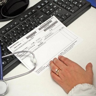 Ddl semplificazioni, due novità per i medici di base: dai certificati di malattia da remoto alle ricette ripetibili per malati cronici fino a 12 mesi Ddl semplificazioni, due novità per i medici di base: dai certificati di malattia da remoto alle ricette ripetibili per malati cronici fino a 12 mesi