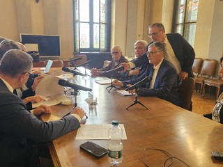 Alcuni momenti dell'incontro tenuto ieri in Prefettura Alcuni momenti dell'incontro tenuto ieri in Prefettura