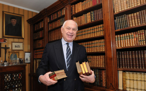 Il ministro della Giustizia Carlo Nordio, firma la riforma costituzionale insieme alla premier Meloni