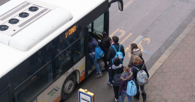 Pendolari a scuola, in Granda il costo del bus pesa come una “tassa sulla distanza”