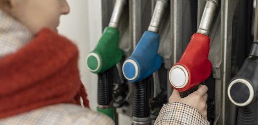 Diesel più caro della benzina, allarme degli agricoltori: "Rincari a cascata sulla filiera agroalimentare" Diesel più caro della benzina, allarme degli agricoltori: "Rincari a cascata sulla filiera agroalimentare"