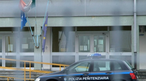 Nuova aggressione in carcere a Saluzzo durante il blackout: pugno in volto a un agente da un detenuto in regime di "Alta Sicurezza" Nuova aggressione in carcere a Saluzzo durante il blackout: pugno in volto a un agente da un detenuto in regime di "Alta Sicurezza"