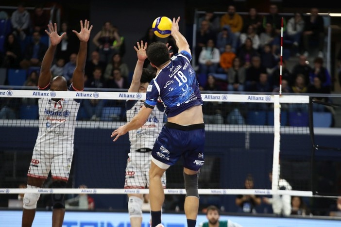 SUPERLEGA / Cuneo lotta fino all'ultimo, ma a Milano sfuma la vittoria al tie-break SUPERLEGA / Cuneo lotta fino all'ultimo, ma a Milano sfuma la vittoria al tie-break