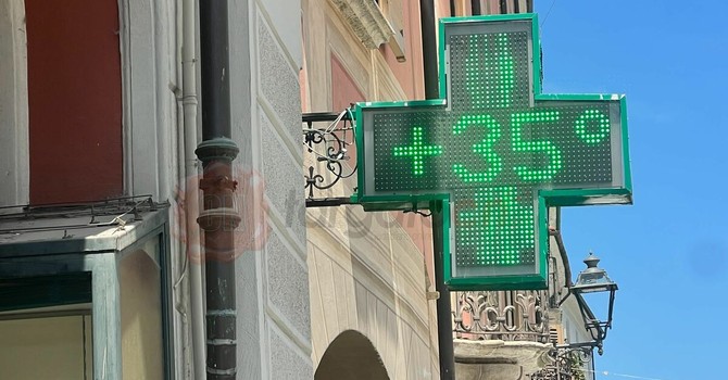 Caldo, domani un'altra giornata da bollino arancione in Granda. E la siccità torna a preoccupare Caldo, domani un'altra giornata da bollino arancione in Granda. E la siccità torna a preoccupare