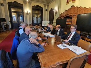 Alcuni momenti dell'incontro tenuto ieri in Prefettura Alcuni momenti dell'incontro tenuto ieri in Prefettura