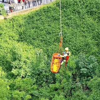 Dronero: delicato salvataggio di un uomo scivolato nel torrente della Madonnina Dronero: delicato salvataggio di un uomo scivolato nel torrente della Madonnina