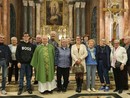 Don Livio Sola con un coro del Santuario della Madonna dei Fiori di Bra