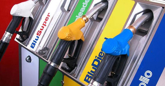 Benzina e diesel, stangata congelata per 48 ore: corsa contro il tempo per il controesodo