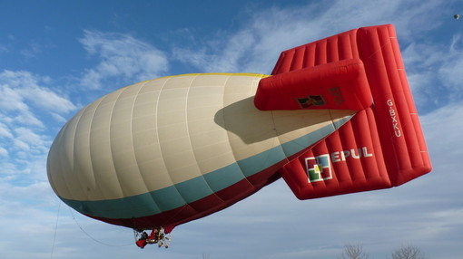 Il dirigibile ad aria calda del pilota Daniel Wade nelle foto di Giovanni Boglione Il dirigibile ad aria calda del pilota Daniel Wade nelle foto di Giovanni Boglione