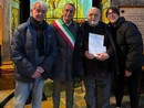 In foto don Bruno festeggiato per i suoi 90 anni