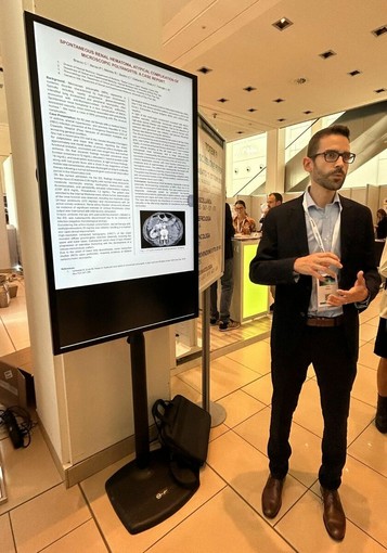 Nella foto il dr. Paolo Benso con il Poster presentato