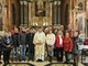 In foto don Enzo Torchio e un coro del Santuario al fianco della Madonna Nera In foto don Enzo Torchio e un coro del Santuario al fianco della Madonna Nera
