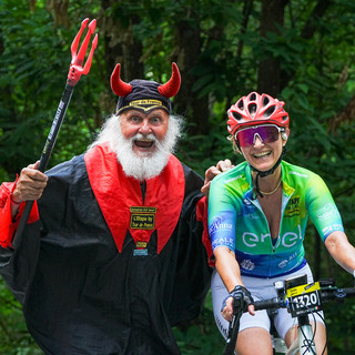 "Didi The Devil" arriva a L'Étape Mondovì: spettacolo e ciclismo nel cuore del Piemonte