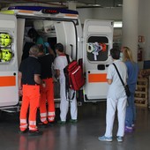 Nella foto di Mauro Gallo le operazioni di trasbordo delle ultime attrezzature e dei pazienti dagli ospedali di Alba e Bra a quello di Verduno: era il 20 luglio 2020