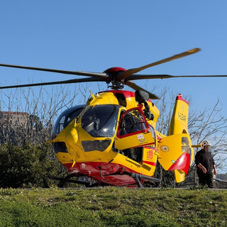 Schianto tra bici e camionetta dei Samu sulla SS20 del  Colle di Tenda: gravi traumi per un 30enne