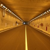 Tunnel Est-Ovest di Cuneo, paura e polemiche: “Rischi inaccettabili, servono mezzi più sicuri”
