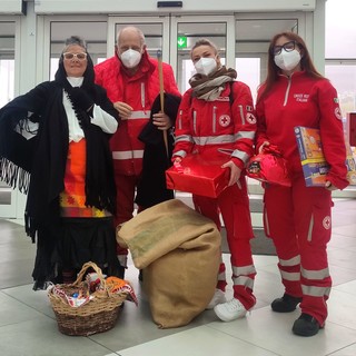 La Befana della Croce Rossa porta doni ai bambini dell’ospedale di Verduno [FOTO]