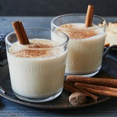 Alla scoperta dell’eggnog, la bevanda natalizia che fa impazzire gli Usa