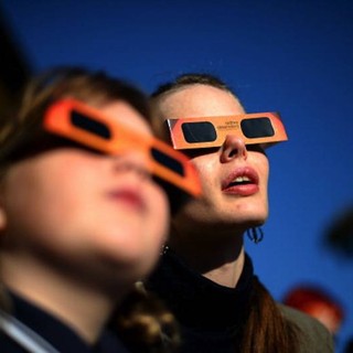 Eclissi parziale di Sole, appuntamento al Castello del Mirabello: domani lo spettacolo nel cielo della Valle Pesio Eclissi parziale di Sole, appuntamento al Castello del Mirabello: domani lo spettacolo nel cielo della Valle Pesio