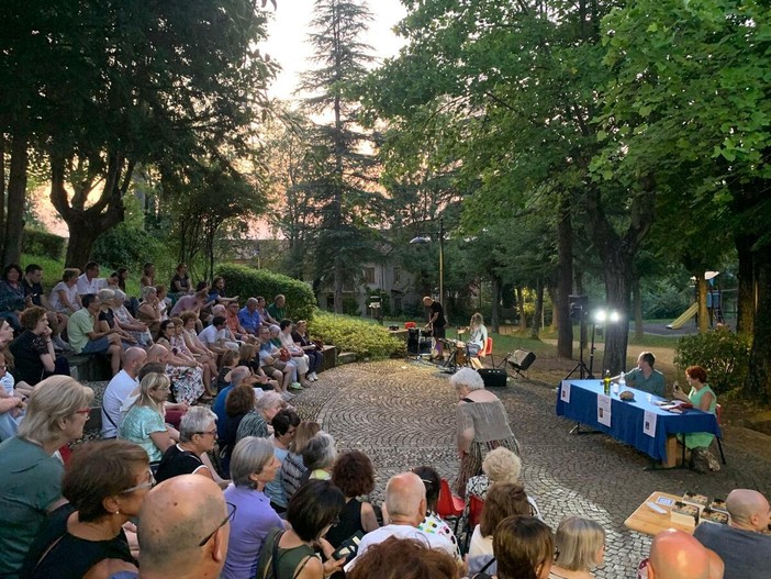 A Magliano Alfieri nel parco con Andrea Vitali A Magliano Alfieri nel parco con Andrea Vitali