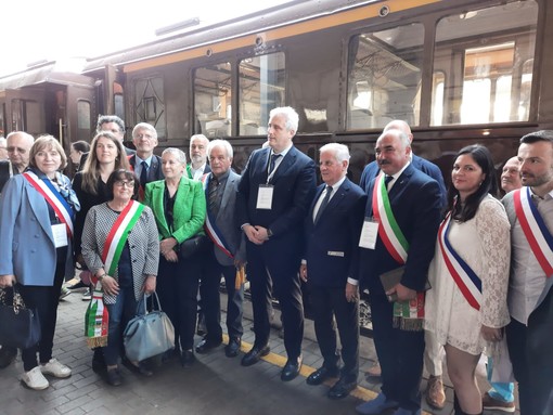 Partito il &quot;Treno di Biancheri&quot;, l'omaggio per la riapertura della Nizza-Ventimiglia-Cuneo [FOTO E VIDEO]