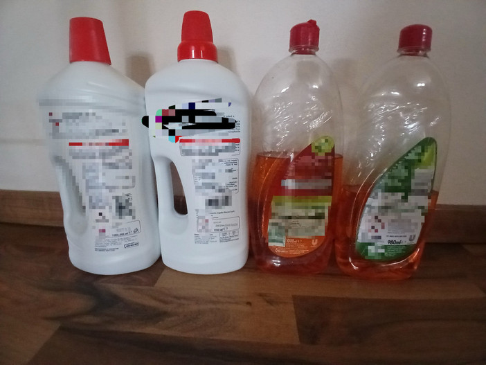 Alcune confezioni di detersivi a confronto in un'immagine inviataci da un lettore Alcune confezioni di detersivi a confronto in un'immagine inviataci da un lettore