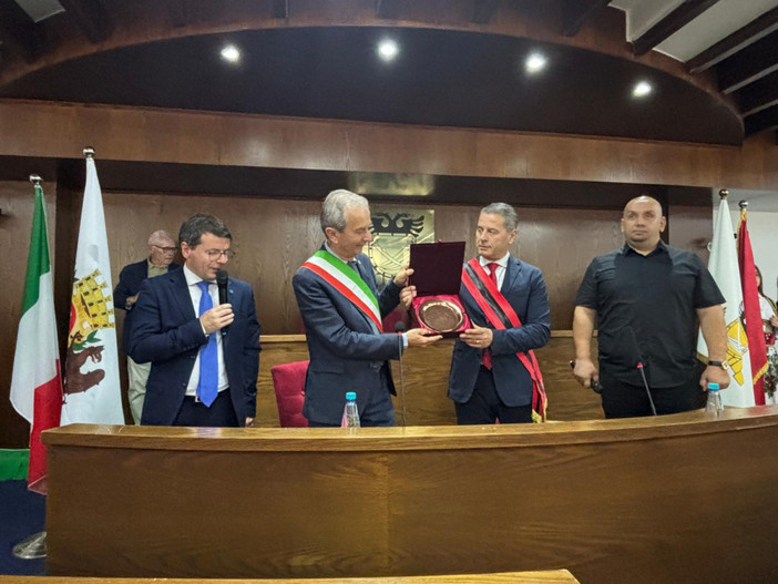 Ufficializzato in Albania il gemellaggio tra Bra e Lezhe Ufficializzato in Albania il gemellaggio tra Bra e Lezhe