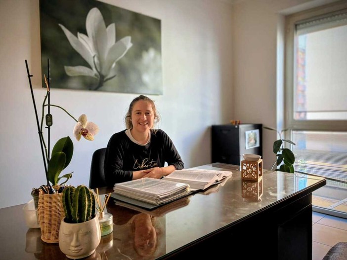 La dottoressa Francesca Cavedoni, psicologa e psicoterapeuta a orientamento cognitivo comportamentale La dottoressa Francesca Cavedoni, psicologa e psicoterapeuta a orientamento cognitivo comportamentale