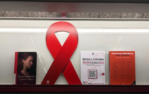 Giornata contro la violenza sulle donne: Dogliani si illumina di rosso per tutto novembre