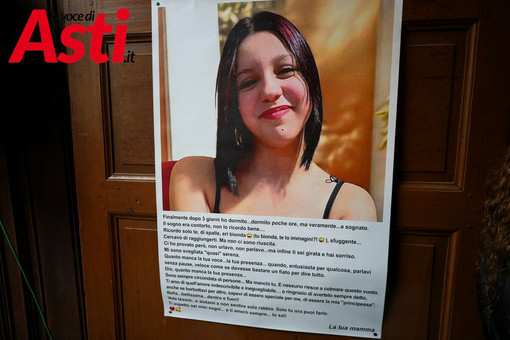 La straziante lettera della madre di Zoe, affissa sulla porta della chiesa (Ph. Merfephoto - Efrem Zanchettin)