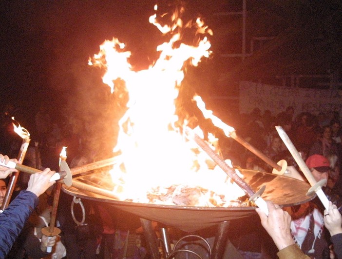 VOLTI E RISVOLTI / Sacrificare la vita per mantenere viva la fiaccola della democrazia