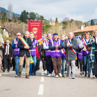 Bra ospite d'onore alla Festa delle Violette in Provenza: il sindaco sfila a Tourrettes-sur-Loup Bra ospite d'onore alla Festa delle Violette in Provenza: il sindaco sfila a Tourrettes-sur-Loup