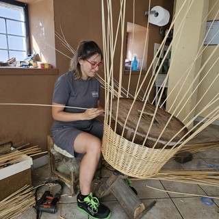 STORIE DI MONTAGNA 179/Le mani di Selene: tra cestini, vimini e futuro