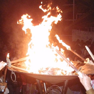 VOLTI E RISVOLTI / Sacrificare la vita per mantenere viva la fiaccola della democrazia