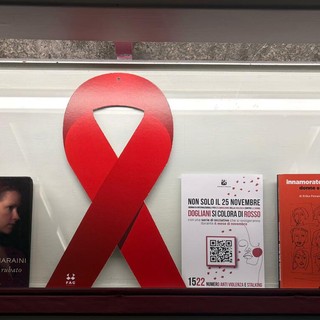 Giornata contro la violenza sulle donne: Dogliani si illumina di rosso per tutto novembre Giornata contro la violenza sulle donne: Dogliani si illumina di rosso per tutto novembre