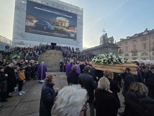 Chiesa della Gran Madre gremita per l'ultimo saluto al patron di Acqua Sant'Anna