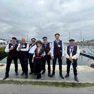 La violinista verdunese Monica Agosto vola in Argentina con Ij Danseur dël Pilon