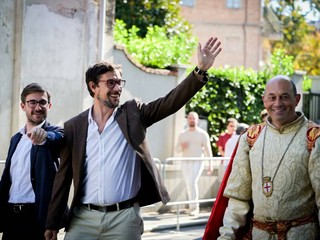 Il sindaco Gatto, Axel Iberti e Luca Sensibile, presidente della Giostra delle Cento Torri