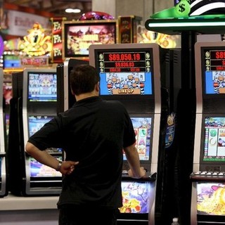 Gioco d’azzardo patologico, la provincia di Cuneo spende un miliardo di euro all'anno. “Si deve porre un freno”
