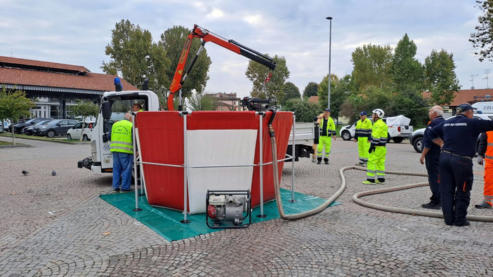 A Bra gli studenti in classe con i volontari della Protezione civile A Bra gli studenti in classe con i volontari della Protezione civile