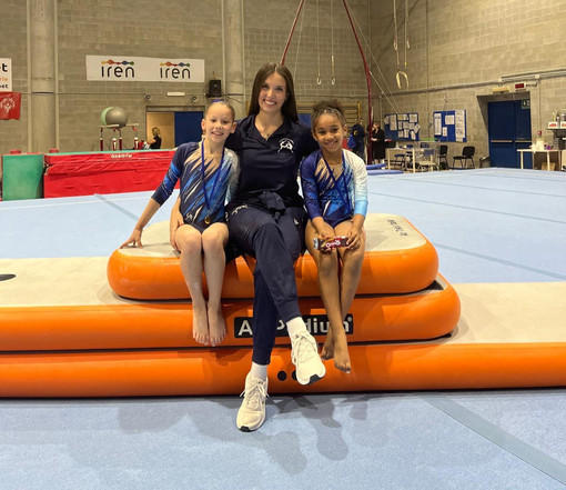 Nella foto: Aurora Pesce e Debora De Soares insieme al tecnico Anna Dalmasso