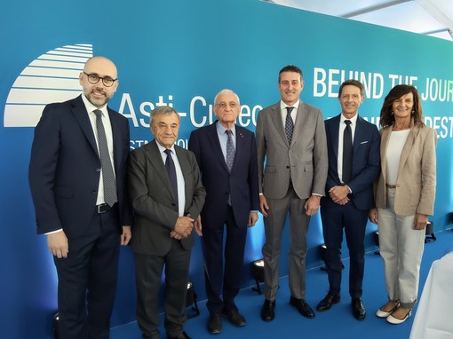 Da sinistra: il presidente della Provincia di Cuneo Luca Robaldo, il presidente ACA Giuliano Viglione, il presidente della Società Autostrada A33 Asti-Cuneo Giovanni Quaglia, il presidente nazionale Federacma e componente del Direttivo ACA Andrea Borio, il direttore ACA Fabrizio Pace e il vice direttore ACA Silvia Anselmo
