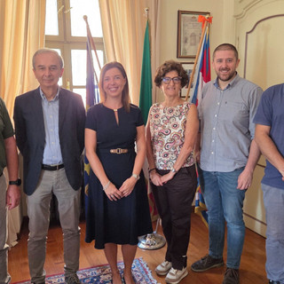 Bra saluta la prof. Ilaria Giavelli, si trasferirà al Grandis di Borgo San Dalmazzo