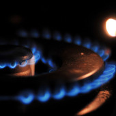 Dopo il tetto ai carburanti, Eni interviene anche sulle bollette di luce e gas