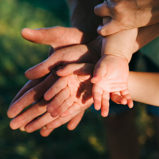 "Ricominciamo da noi", un percorso itinerante tra Bra, Alba e Cherasco dedicato ai genitori inizia il 10 aprile