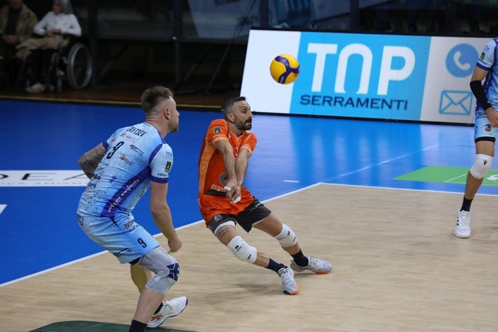 Mimmo Cavaccini, capitano grinta e cuore: il migliore tra i cuneesi contro Modena (Foto Valerio Giraudo) Mimmo Cavaccini, capitano grinta e cuore: il migliore tra i cuneesi contro Modena (Foto Valerio Giraudo)