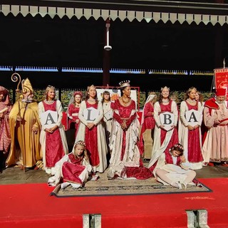 In corso la sfilata storica che precede la disputa del Palio degli Asini