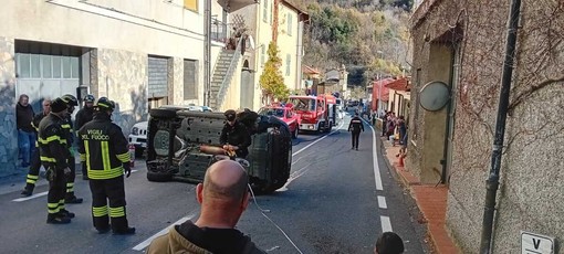 Incidente sulla Statale 28 al Colle di Nava: auto si ribalta, ferito un trentenne