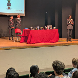 I carabinieri incontrano gli studenti: proseguono le iniziative per illustrare le offerte formative e professionali dell'Arma